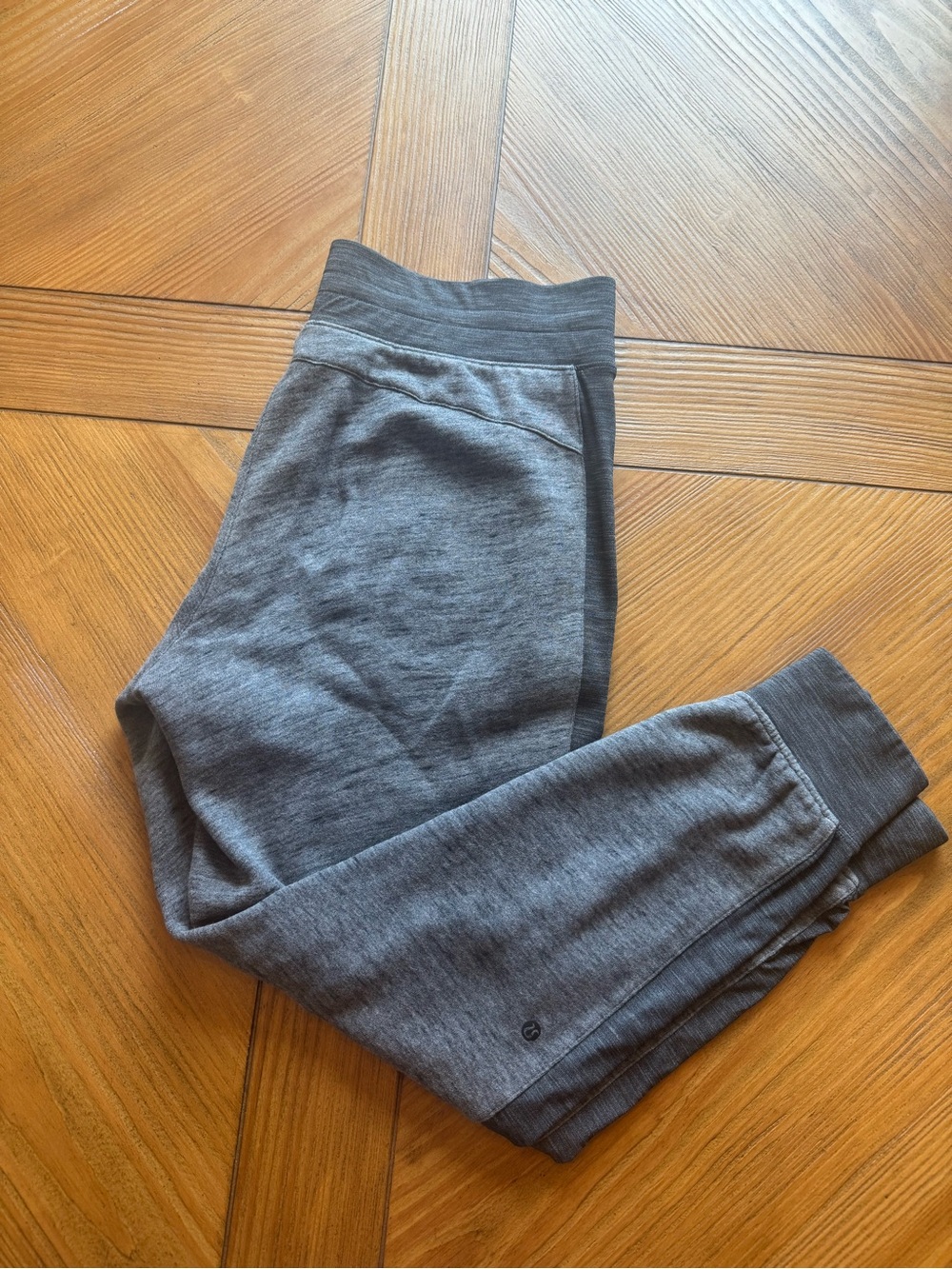 LULULEMON GRAY SWEATPANTS SIZE 12